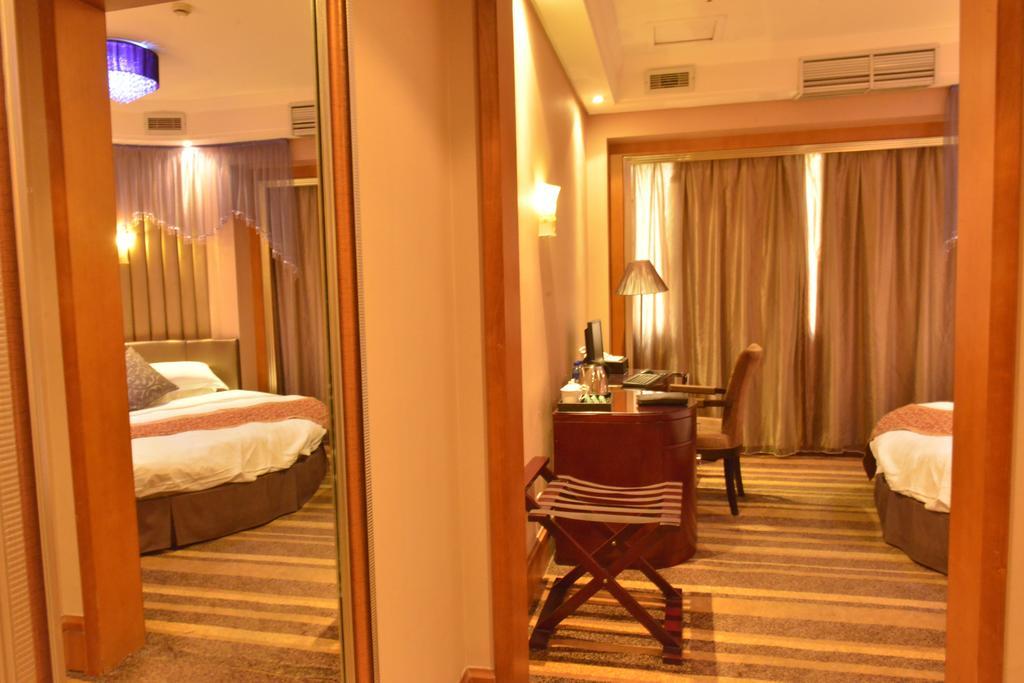 Sprot-Life Garden Hotel Wuhan Esterno foto